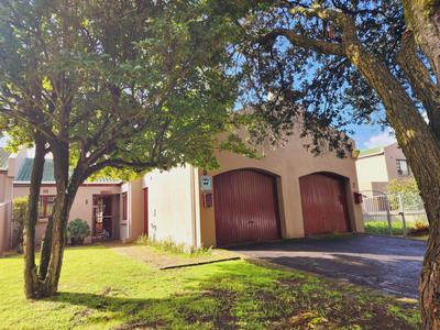 Townhouse For Sale in Bellville, Bellville